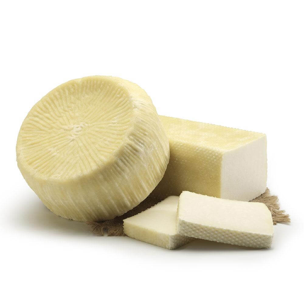 formaggi tipici regionali italiani provenienti da caseifici che trasformano il latte secondo tradizioni secolari. formaggi proponiamo selezione di formaggi marchiati dop, slow food, deco 