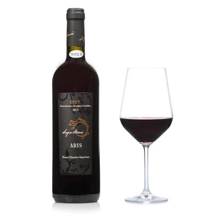 Aris Cirò rosso Doc Superiore 75 cl by Sergio Arcuri with glass, perfect for pairing with meat dishes.