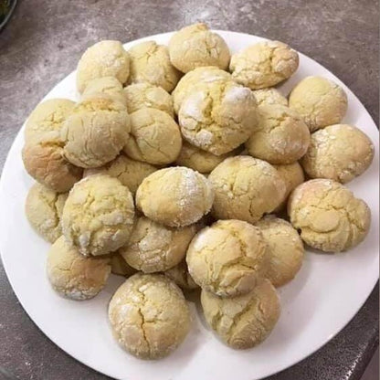 Bacetti al Bergamotto on a plate, traditional Calabrian cookies made with bergamot and shortcrust pastry.