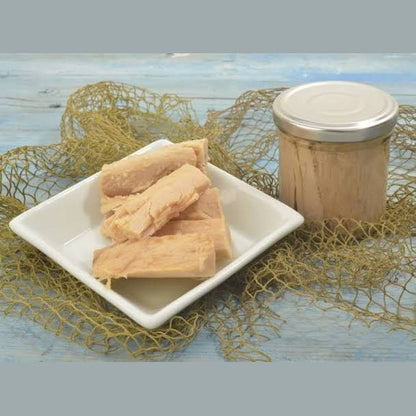 Filetti di Tonno Calabrese in olio d'oliva su piatto con vaso di vetro da 200 gr.