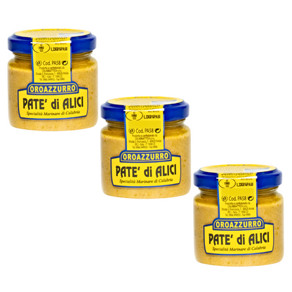 Tre vasetti di Patè di alici in olio di oliva, prodotto tipico del Mediterraneo.