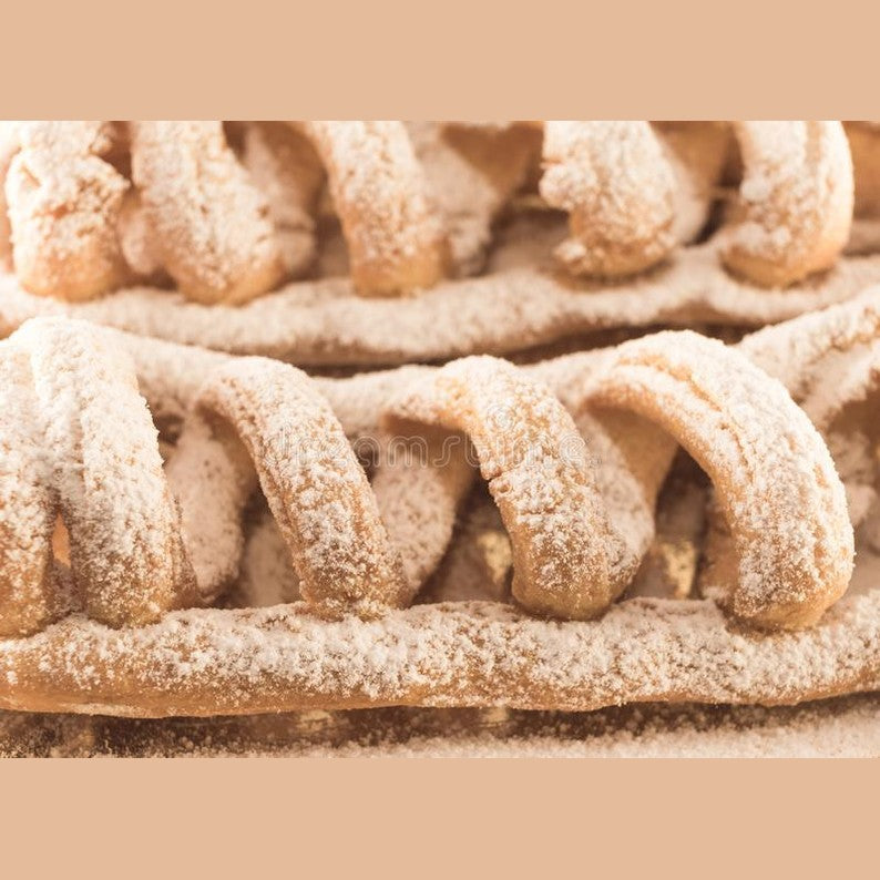 Dolcetti tipici calabresi - nacatole coperti di zucchero a velo, dolci tradizionali di Calabria.