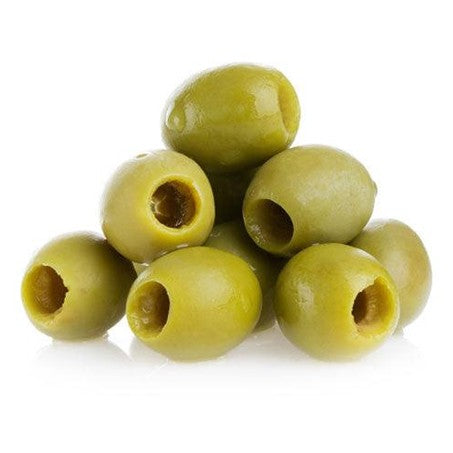 Olive verdi denocciolate al naturale, pile di olive verdi calabresi denocciolate pronte per essere riempite.