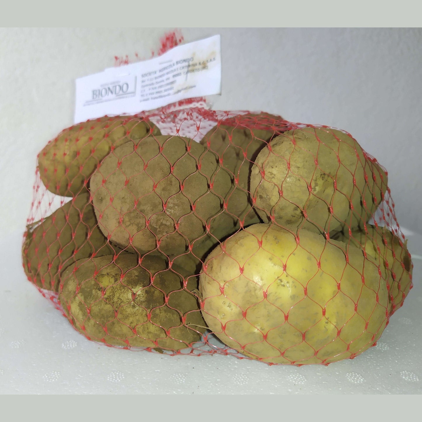 Rete di patate d'Aspromonte di pezzatura medio-grossa in sacchetto rosso.