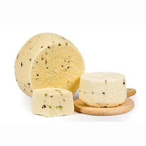 Primo sale con Pistacchio - formaggio siciliano a pasta morbida con pistacchi spezzettati.